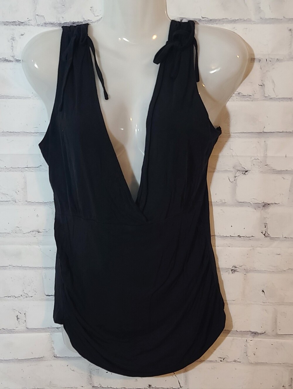 Black Solid Deep V-Neck Sleeveless Tie Shoulder Tank Top L
